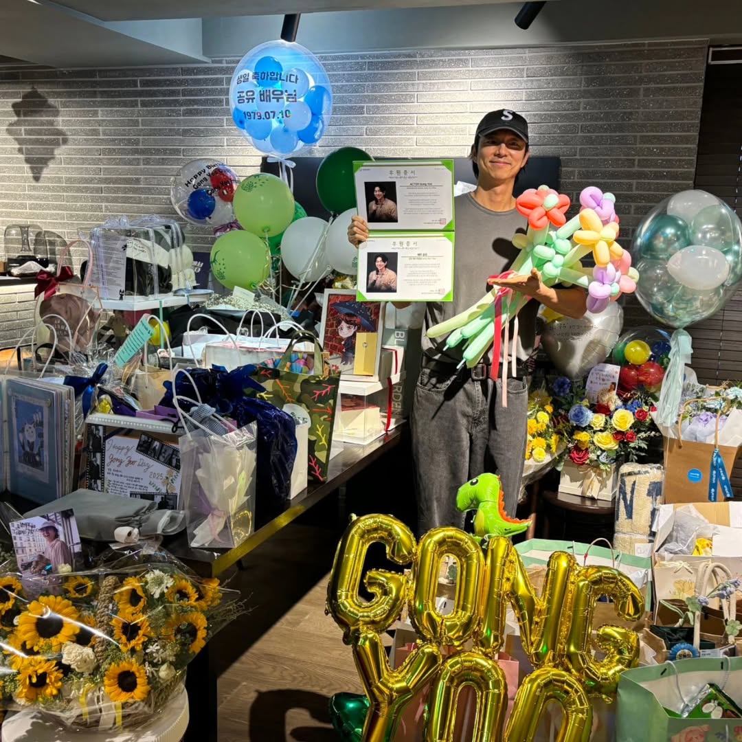 gongyoosimp's tweet image. gong yoo proof shots with his birthday gifts over the years!!!
2022 - 2023 - 2024 - 2025