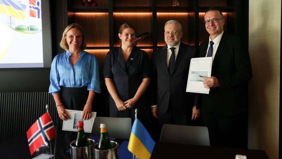 NorwayMFA's tweet image. Norway partners with NEFCO, @UNDP and Energy Community to strengthen #Ukraine’s energy security and green transition. New agreements signed by Trade Minister @CecilieMyrseth at #URC in Rome today. regjeringen.no/en/id3114730/