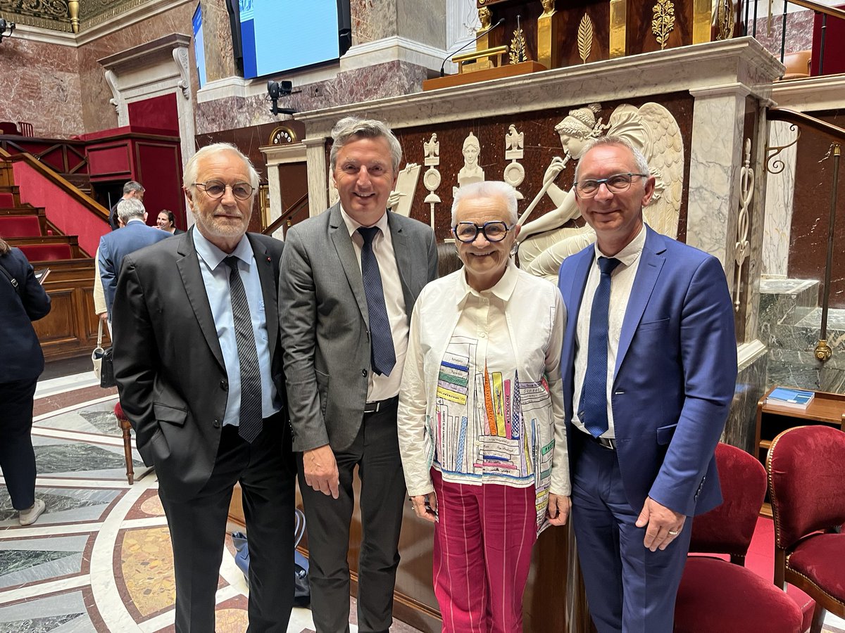 didierlegac's tweet image. La proposition de loi visant à #améliorer, #simplifier et #encourager le mandat des élus locaux vient d’être votée à l’unanimité à @AssembleeNat. Rapporteur avec mon collègue @SDelautrette j’appelle maintenant un examen rapide par le @Senat et avant les #Municipales2026 🇫🇷@l_amf