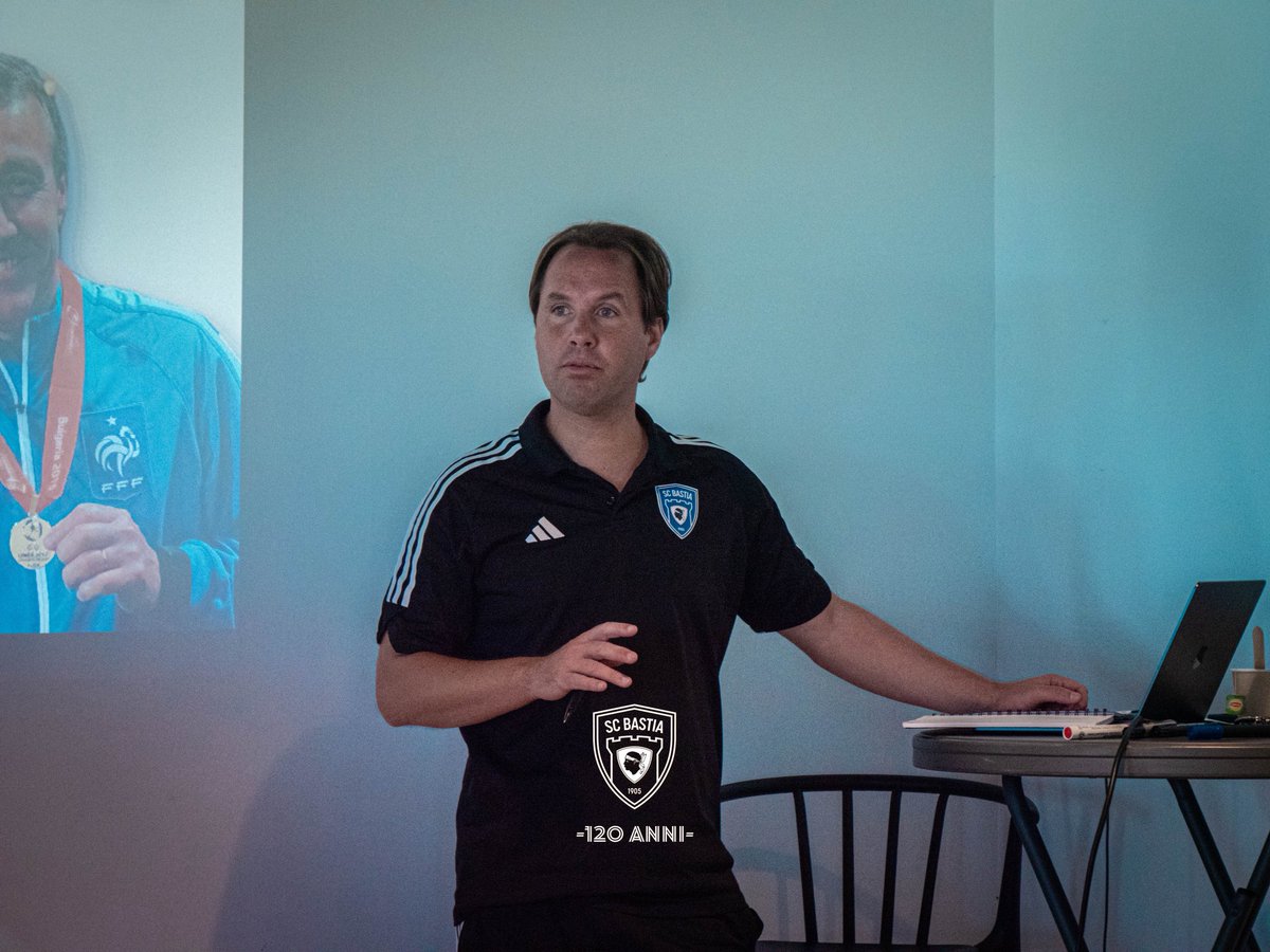 SCBFurmazione's tweet photo. À quelques jours de la reprise, les coachs de la formation se sont réunis autour de Manu Giudicelli, directeur du centre, et de Fred Antonetti.

Deux jours de séminaire rythmés par de nombreuses interventions autour de thématiques techniques, pédagogiques et organisationnelles. ⚽️