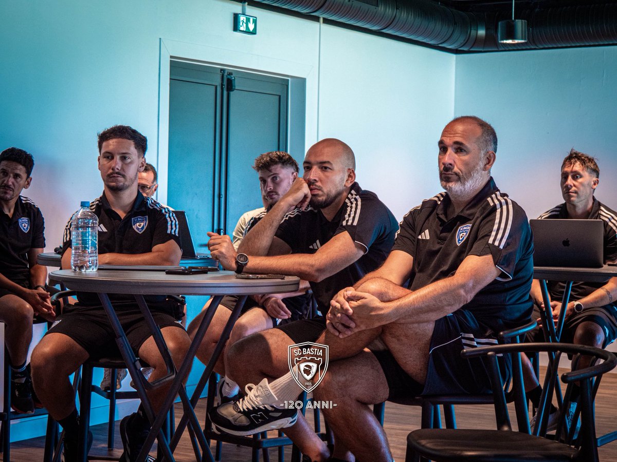 SCBFurmazione's tweet photo. À quelques jours de la reprise, les coachs de la formation se sont réunis autour de Manu Giudicelli, directeur du centre, et de Fred Antonetti.

Deux jours de séminaire rythmés par de nombreuses interventions autour de thématiques techniques, pédagogiques et organisationnelles. ⚽️