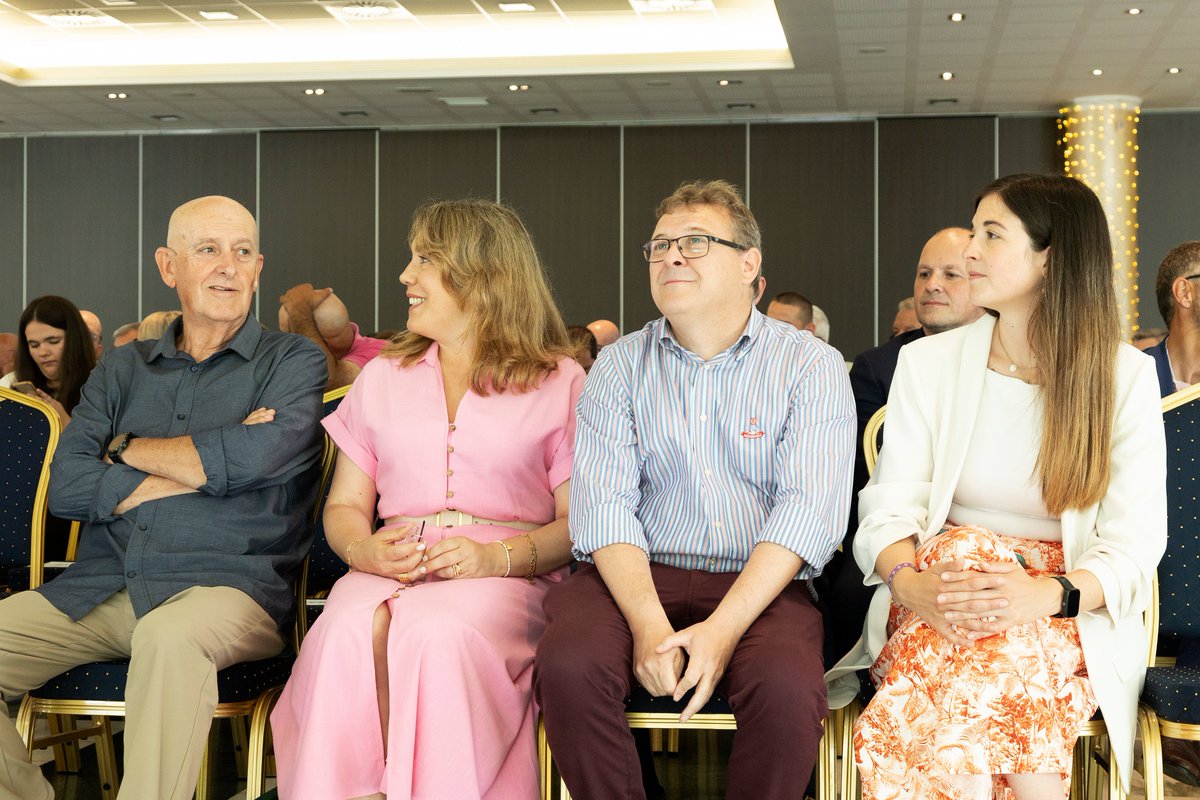 CRASTURIAS's tweet image. En la presentación oficial de VALCOR, la nueva cooperativa fruto de la fusión de Agrovaldés y la Cooperativa de Corvera.

Mónica Fernández, directora de Sector Primario y Agroalimentación, participó en el acto, al que también asistieron otros directivos de Caja Rural de Asturias.