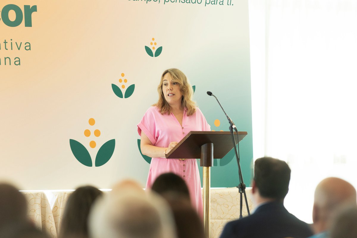 CRASTURIAS's tweet image. En la presentación oficial de VALCOR, la nueva cooperativa fruto de la fusión de Agrovaldés y la Cooperativa de Corvera.

Mónica Fernández, directora de Sector Primario y Agroalimentación, participó en el acto, al que también asistieron otros directivos de Caja Rural de Asturias.