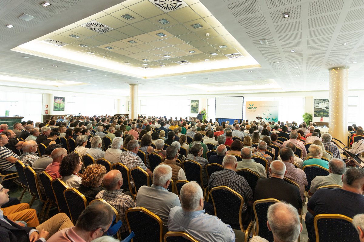 CRASTURIAS's tweet image. En la presentación oficial de VALCOR, la nueva cooperativa fruto de la fusión de Agrovaldés y la Cooperativa de Corvera.

Mónica Fernández, directora de Sector Primario y Agroalimentación, participó en el acto, al que también asistieron otros directivos de Caja Rural de Asturias.