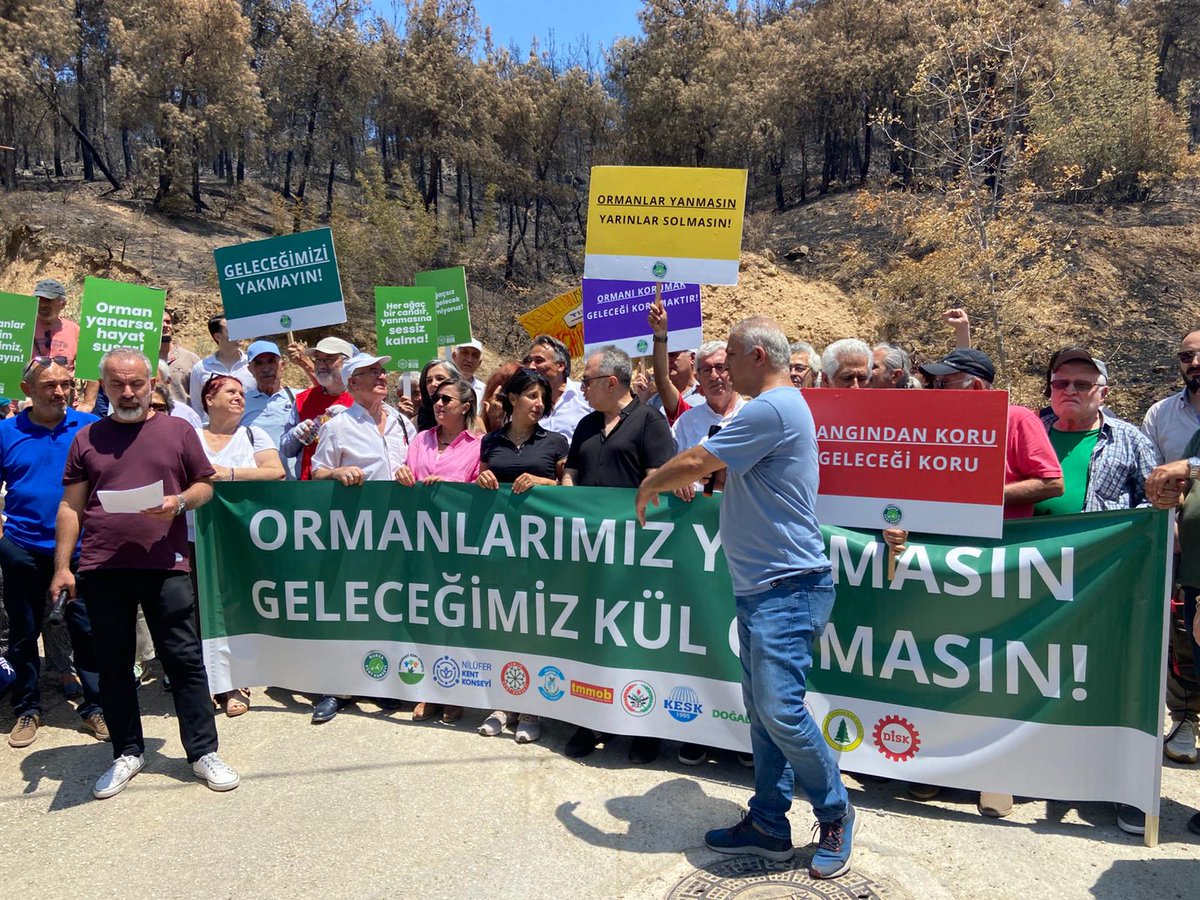 BursatarM's tweet image. Doğa katliamına dur de! Ormanlarımız yanmasın doğamız kül olmasın diye basın açıklamasına katıldık. @KESK1995 @TARIM_ORKAM_SEN