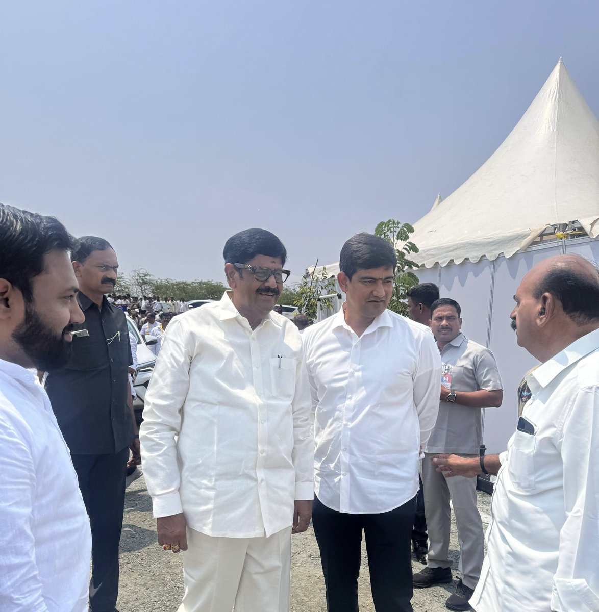 Kondapalli Srinivas (@skondapallioffl) on Twitter photo దేవాదాయ, ధర్మాదయ శాఖా మంత్రి, టీడీపీ సీనియర్ నాయకులు శ్రీ ఆనం రామనారాయణరెడ్డి గారికి హార్దిక జన్మదిన శుభాకాంక్షలు. వారికి భగవంతుడు సంపూర్ణ ఆరోగ్యాన్ని, ప్రజలకు సేవ చేసే శక్తిని ప్రసాదించాలని ప్రార్థిస్తున్నాను.
#anamramanarayanareddy
<a href="/AnamReddy_TDP/">Anam Rama Narayana Reddy_Official</a> దేవాదాయ, ధర్మాదయ శాఖా మంత్రి, టీడీపీ సీనియర్ నాయకులు శ్రీ ఆనం రామనారాయణరెడ్డి గారికి హార్దిక జన్మదిన శుభాకాంక్షలు. వారికి భగవంతుడు సంపూర్ణ ఆరోగ్యాన్ని, ప్రజలకు సేవ చేసే శక్తిని ప్రసాదించాలని ప్రార్థిస్తున్నాను.
#anamramanarayanareddy
<a href="/AnamReddy_TDP/">Anam Rama Narayana Reddy_Official</a>