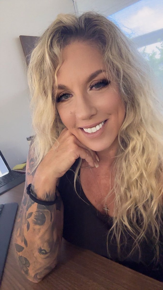 TexasCowgrl1111's tweet image. Good morning from Southern California!! Happy Friday Eve! Had to pop into the office for a meeting to close a big deal! ๐๐ป๐๐ป