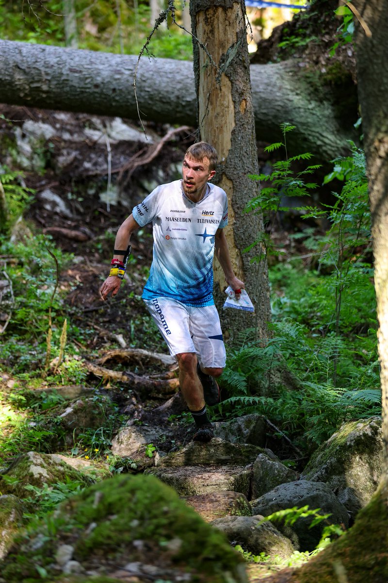 SuunnistusSSL's tweet image. Miika Kirmula kuudenneksi MM-kilpailuissa pitkällä matkalla!

Akseli Ruohola 9.
Eetu Savolainen 20.

🥇 Kasper Harlem Fosser NOR
🥈 Martin Regborn SWE
🥉 Matthias Kyburz SUI

Tulokset:

online-live.tulospalvelu.fi/tulokset-new/e…

Kuva: Kimmo Hirvonen