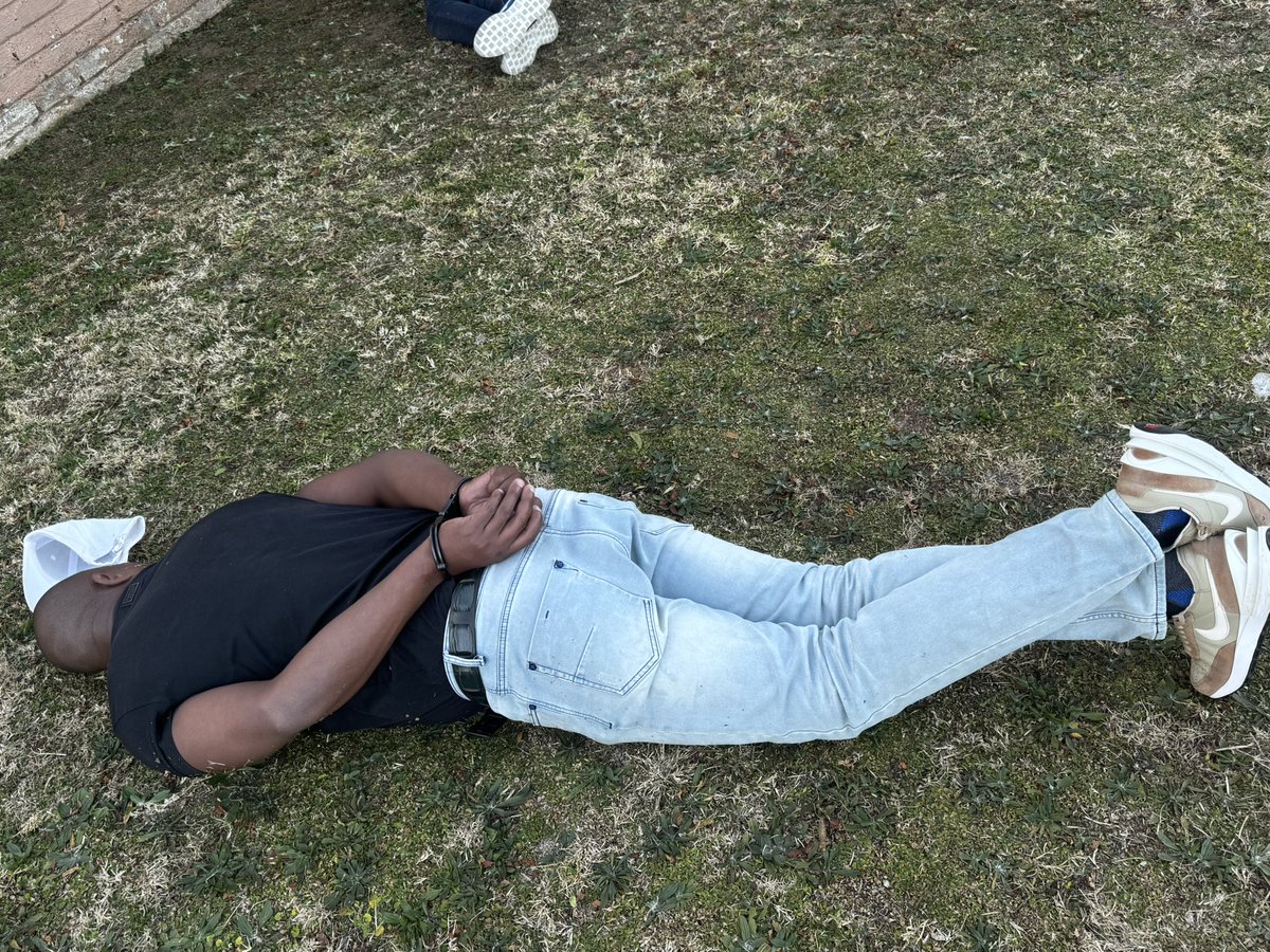AthlendaM's tweet image. Two Kidnappers have been shot dead and 3 others have been arrested following an operation in which a 60-year-old businessman was rescued at a house in Randfontein by the SAPS anti-kidnapping task team . The man was kidnapped on 29 May 2025. The kidnappers had demanded R15 mill
