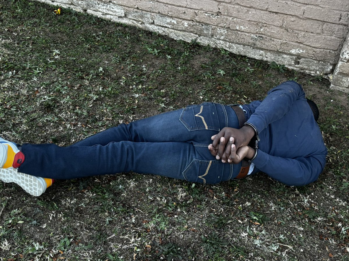 AthlendaM's tweet image. Two Kidnappers have been shot dead and 3 others have been arrested following an operation in which a 60-year-old businessman was rescued at a house in Randfontein by the SAPS anti-kidnapping task team . The man was kidnapped on 29 May 2025. The kidnappers had demanded R15 mill