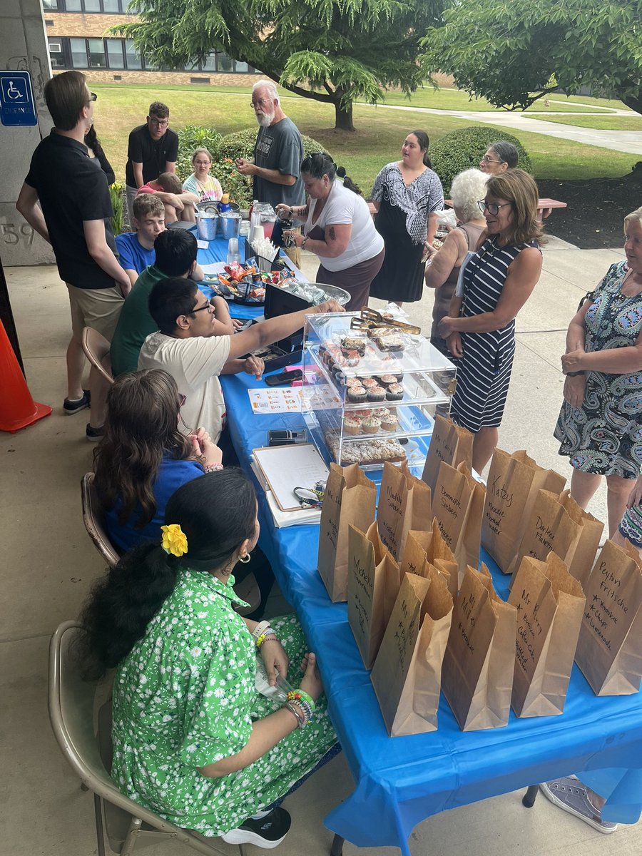 Allison Robb tweet media