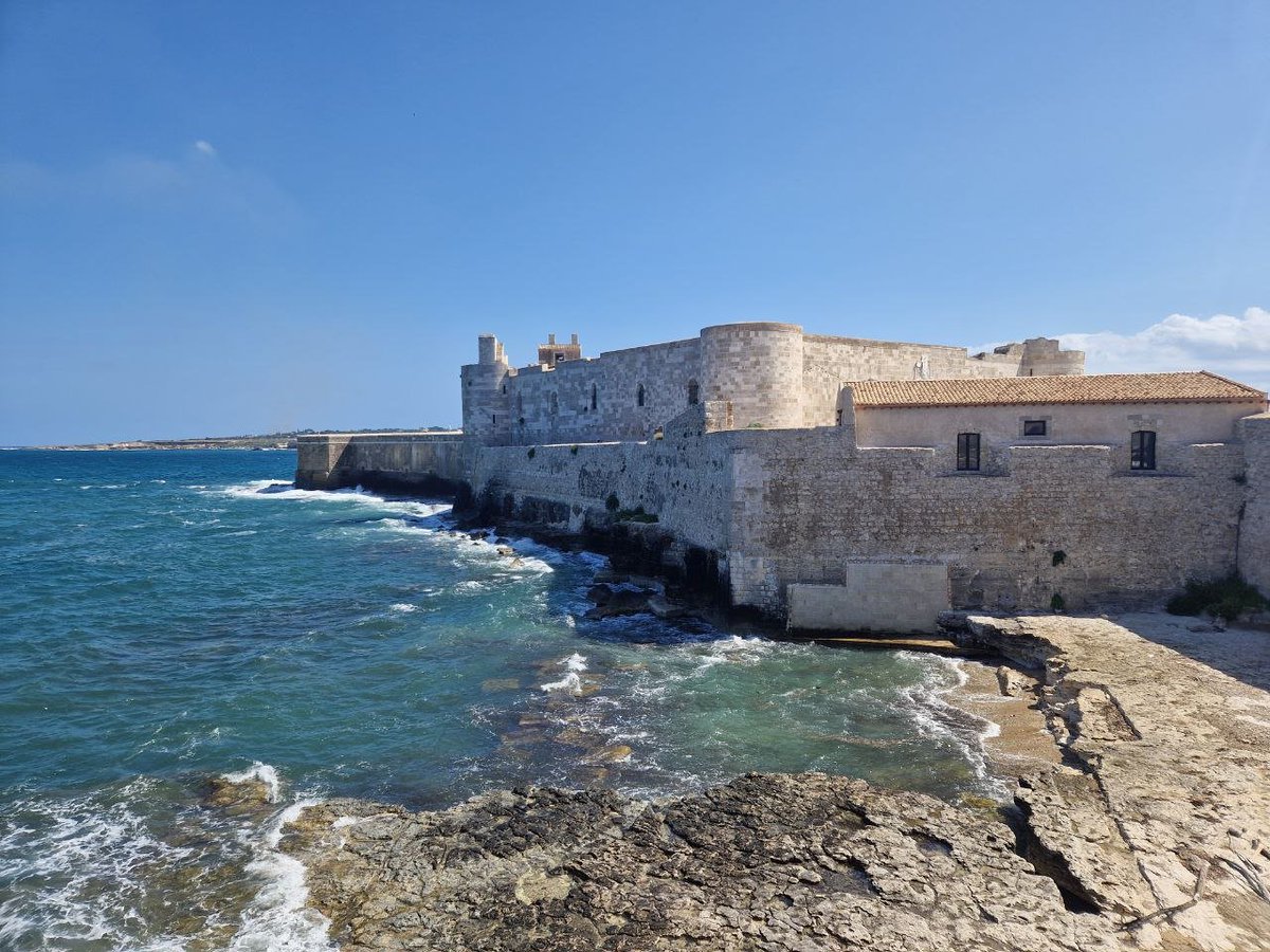 HolyRomanSimp's tweet image. A mid Castellum in Sicily, Syracuse castle, built by Emperor Frederick II von Hohenstaufen, who was also King of Sicily.