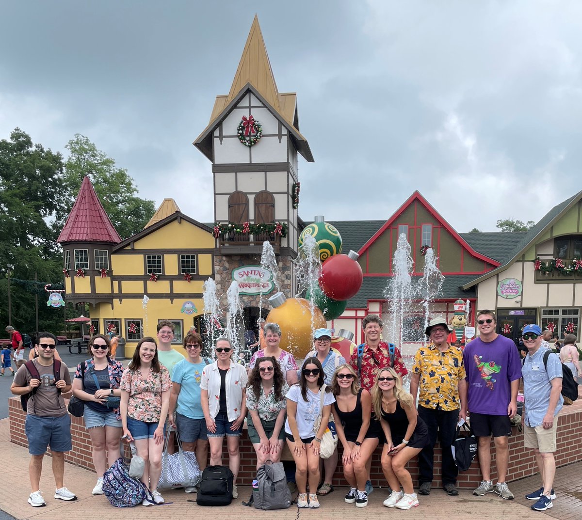 SelectActuarial's tweet photo. We spent our annual Day of Fun at @HolidayWorld! Lots of roller coasters, water slides and great memories. https://t.co/46r8pR2WFi
