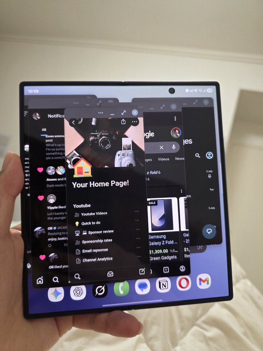 Apple sheep: iPhones are more powerful than Android. 
Me: Have 8+ apps on the screen at once.