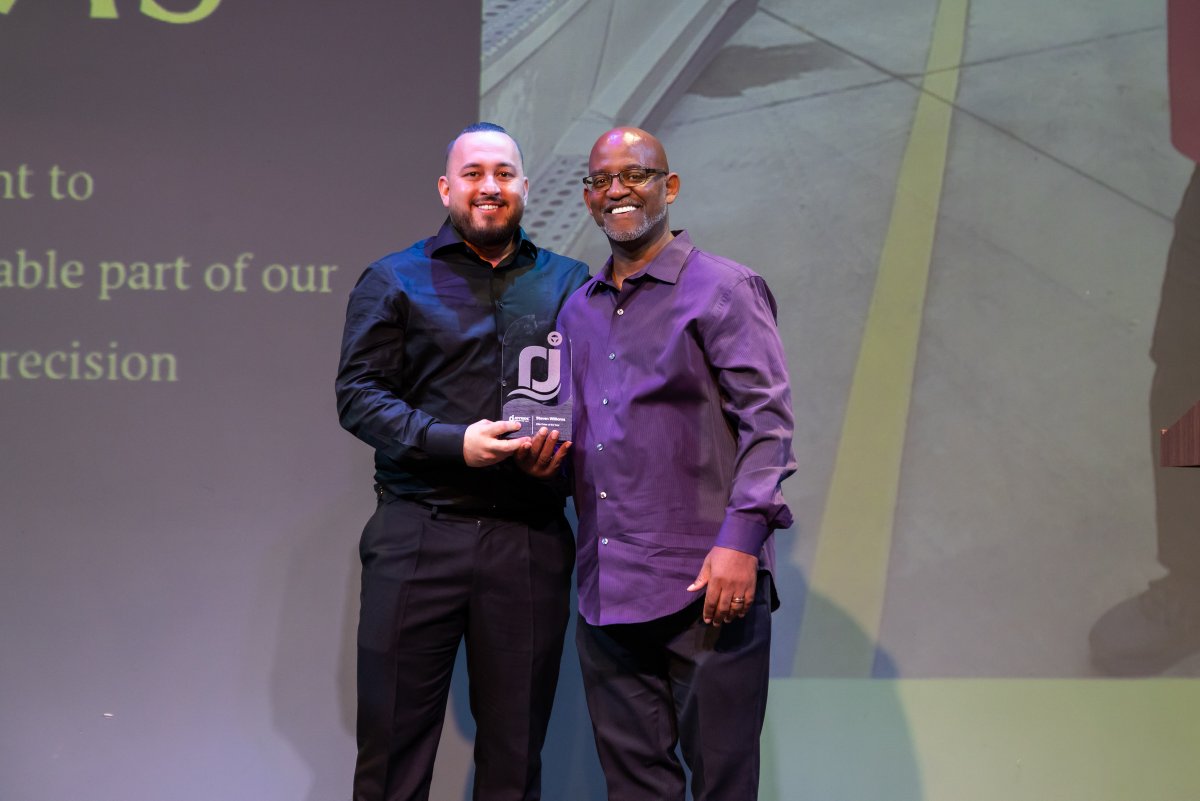 Samsara's tweet image. What does it take to be a great driver?
For Steven Williams of JoyRide Logistics, it’s professionalism, smart tech, and patience behind the wheel. See how his 20+ years on the road are shaping a driver-first culture at JoyRide Logistics: bit.ly/4lDtTnD