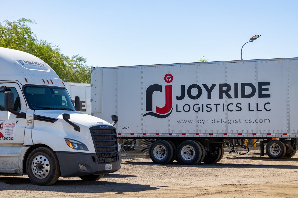 Samsara's tweet image. What does it take to be a great driver?
For Steven Williams of JoyRide Logistics, it’s professionalism, smart tech, and patience behind the wheel. See how his 20+ years on the road are shaping a driver-first culture at JoyRide Logistics: bit.ly/4lDtTnD