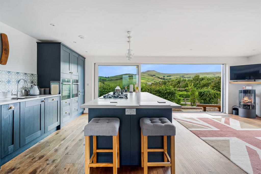 🌸 Barnfields, The Wash, Chapel-en-le-Frith, introduces an exceptional balance of historic charm and contemporary design with a layout that invites connection with nature, family, friends and the home itself. 🌸 

▶️ £1,500,000

Call 01663 719500☎️ for further details.