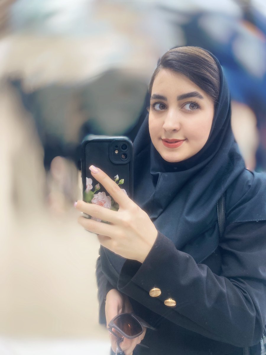 تا همیشه حس خوبم نسبت به اداره، “خانم مهندس”، حتی استرس هاش و خستگی هاش، مائده و …. کم نمیشه 
رفتیم دکتر رو ببینم و‌ترفیعشون رو تبریک بگم که متوجه شدم من نشد که بدم بیاد از کارم و محیطش