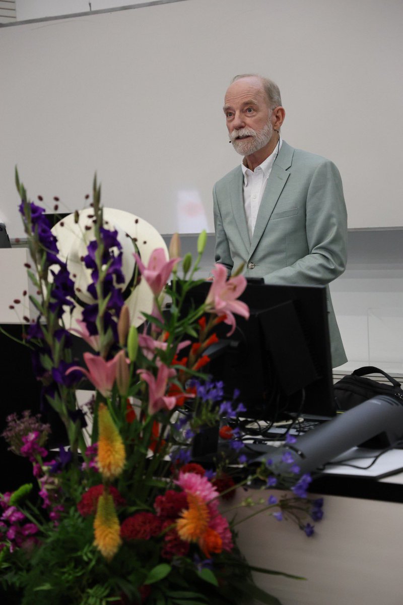 isgs2025's tweet image. Day 2 of #ISGS2025 continues with Mark Turner’s keynote on copilot’s for research in multimodal communication