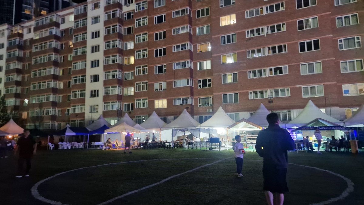 Цэнгэлдэхийн хоолны хэсгийг ёстой аятайхан шийдэж ээ. Зөв шүү