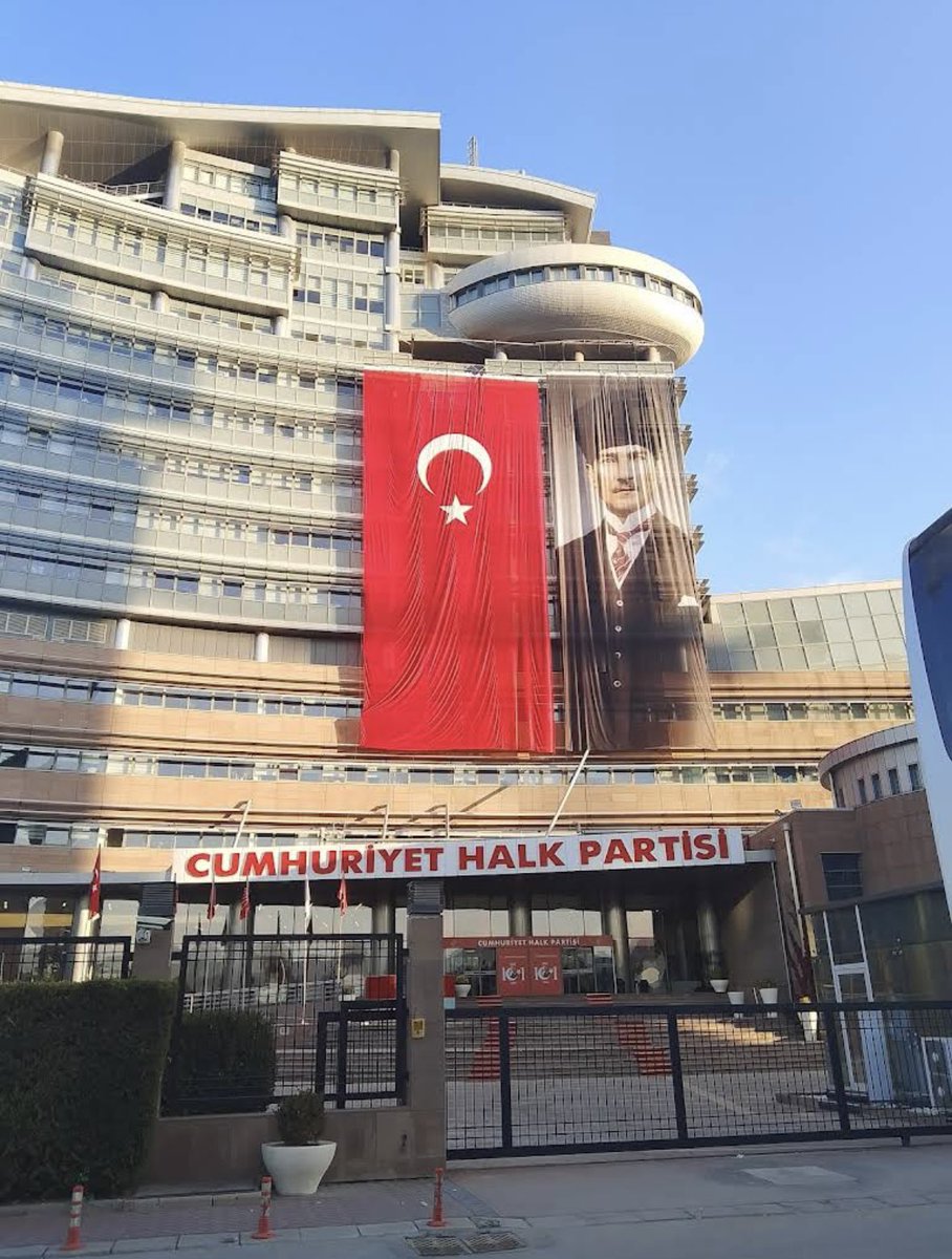 Genel Merkezimize;
Tutuklanmak üzere Belediye Başkanları alınacaktır.
<a href="/ekrem_imamoglu/">Ekrem İmamoğlu</a> <a href="/eczozgurozel/">Özgür Özel</a> 
<a href="/alimahir/">Ali Mahir Başarır</a>