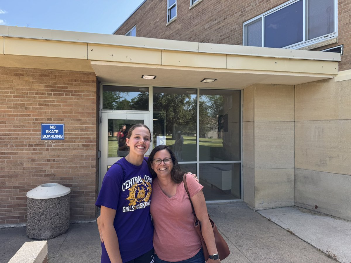 Ellie Hoefert (@elliehoefert) on Twitter photo Had a great visit and chance to play with <a href="/DWUVolleyball/">DWU Volleyball</a> and coach Wilber yesterday! #BleedBlue #2027middle Had a great visit and chance to play with <a href="/DWUVolleyball/">DWU Volleyball</a> and coach Wilber yesterday! #BleedBlue #2027middle