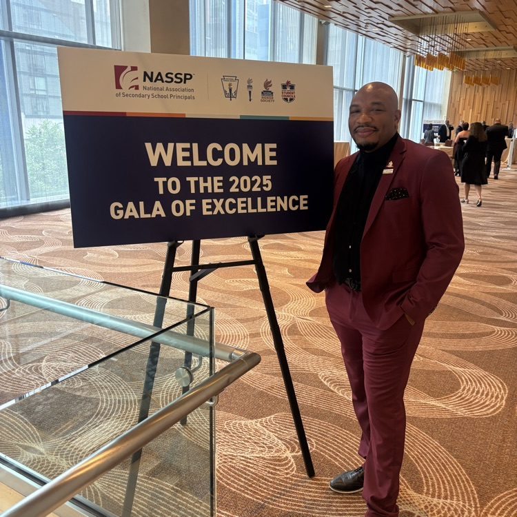 SCSCTEC's tweet photo. We are so proud of Dr. Epps for not only representing CTEC but the State of Alabama as the Principal of the Year at the National Association of Secondary School Principals Conference. Thank you for all you do for our staff and students.
#pathways2success https://t.co/S4pnDVqQwh