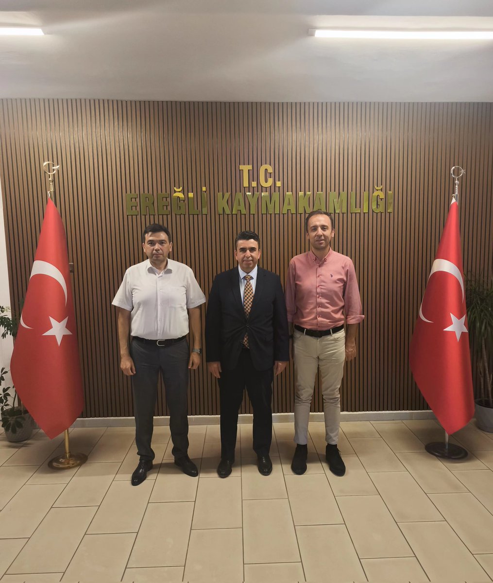 Konya Vali Yardımcımız sayın Mustafa Sait ARCAKLIOĞLU ve Karatay Kaymakamımız sayın Cengiz AYHAN, Kaymakamımız sayın Murat EREN'e makamında hayırlı olsun ziyaretinde bulundular.
<a href="/Murat_Eren/">Murat EREN</a>