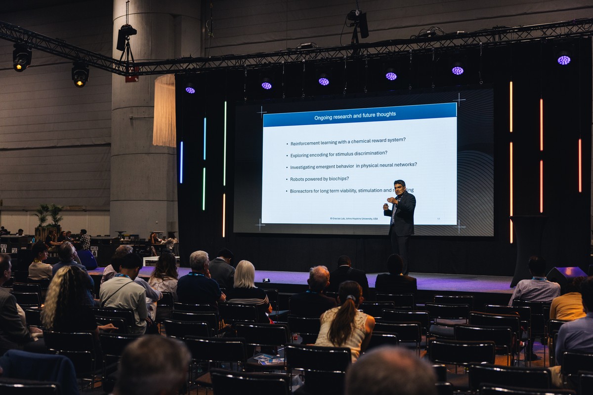 AIforGood's tweet image. Earlier at the #AIforGood Global Summit!
👉 Pedestrian Autonomous Driving for the Blind: Reimagining AI for Global Inclusion
Self-driving for cars? Now imagine it for people. In a powerful keynote, we witnessed the debut of a wearable navigation device that uses haptic feedback…