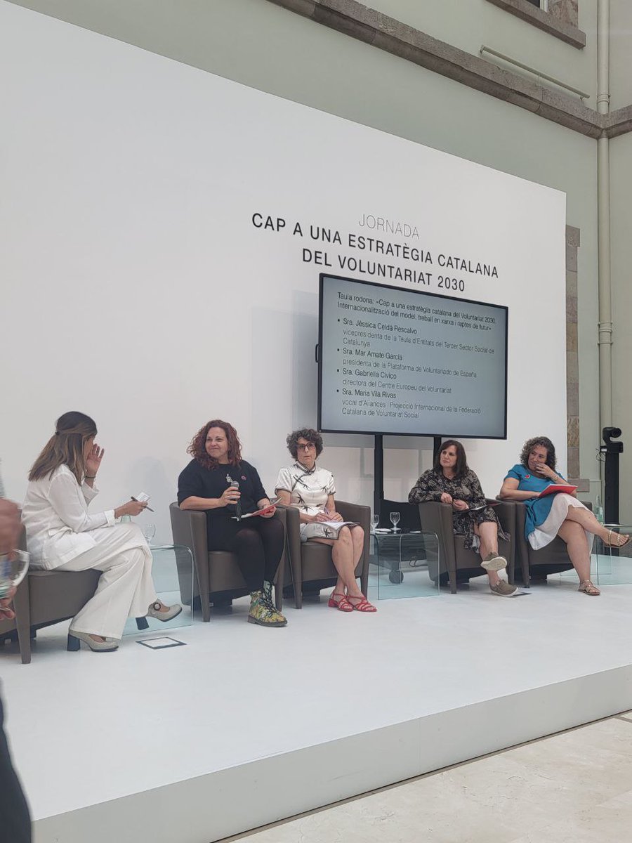NuriaLozanoMont's tweet image. Aquesta setmana el voluntariat català s'ha reivindicat com pilar social essencial, amb una jornada sobre estratègia catalana voluntariat 2030, a la que vaig participar debatent sobre democràcia participativa i coproducció de polítiques públiques. Moltes gràcies per la invitació!