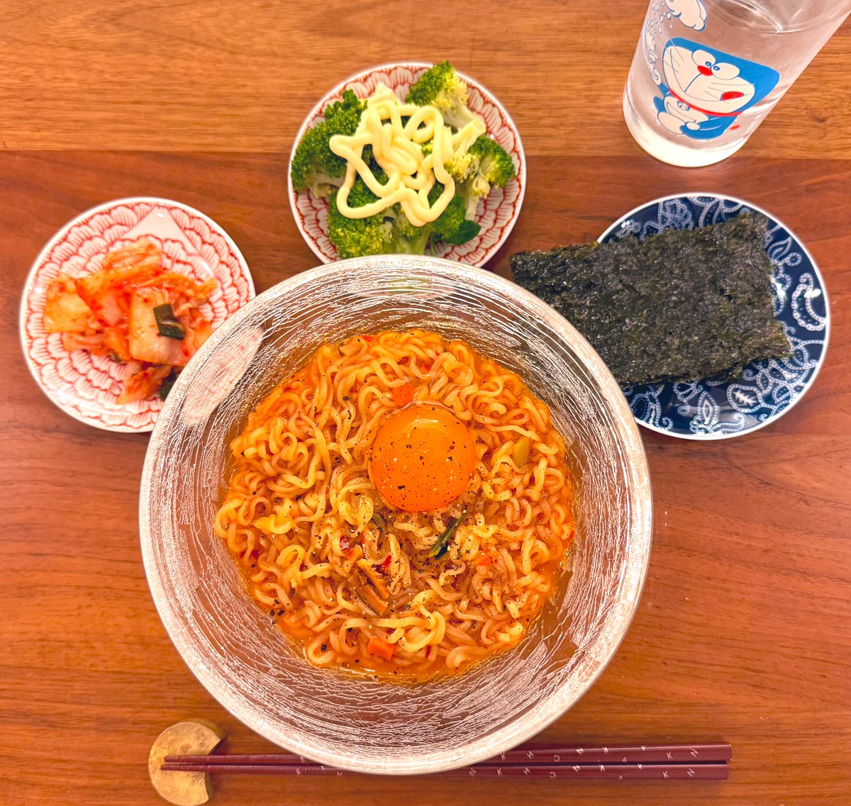 雷に豪雨凄かったね…
大丈夫？

うちのニャン's
やっと落ち着いて
ご飯食べてくれてホッ…

私もホッ…として
これから

辛ラーメン‼️

紅いパワーに癒されたいわけだ！

あ
辛ラーメン時のブロッコリーお勧め。

辛さリセット&amp;
ジャンクしてる後ろめたさリセット
できちゃう♡

endless辛ラーメン🔥