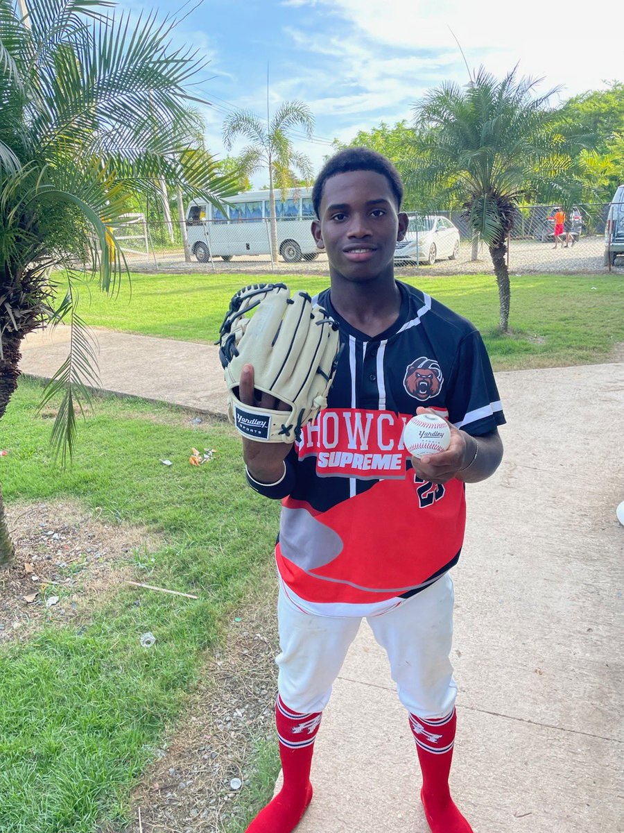 <a href="/yardleysports/">Yardley Sports</a> delivering goods and changing lives of a few kids in the Dominican Republic 🇩🇴 <a href="/RidgelineRiver1/">Ridgeline Riverhawks Baseball</a>