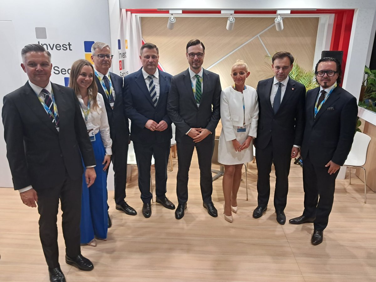 BGK_pl's tweet image. Na Ukraine Recovery Conference w Rzymie BGK razem z innymi instytucjami rozwoju jest obecny z nową marką #TeamPoland.
To wspólna inicjatywa @Grupa_PFR, @AgencjaRozwoju Przemysłu, @PAIH_pl, @KUKE_pl , @parpgovpl oraz #BGK – marka, pod którą oferowane są produkty i usługi…