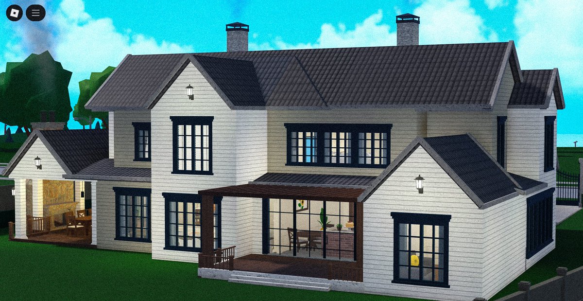 I remodelled the pre-built Heritage House from the #Bloxburg catalogue!