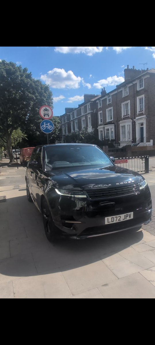 Walking Marky (@citizenuddin) on Twitter photo Windsor Road @tfl Cycleway C40 (allegedly)
On a hot day like today, one could hardly blame this SUV driver for stopping on the pavement, blocking the cycle lane, idling the engine and using his phone.
Hopefully, <a href="/EalingCouncil/">Ealing Council</a> Cabinet member for safer roads and active travel, Windsor Road @tfl Cycleway C40 (allegedly)
On a hot day like today, one could hardly blame this SUV driver for stopping on the pavement, blocking the cycle lane, idling the engine and using his phone.
Hopefully, <a href="/EalingCouncil/">Ealing Council</a> Cabinet member for safer roads and active travel,