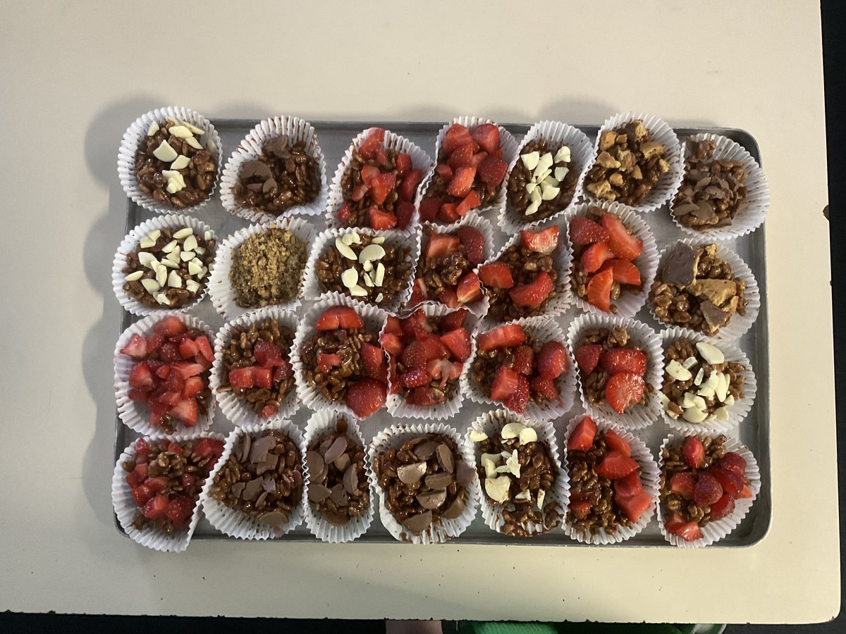 2A have been making chocolate rice crispy cakes, ready to share with parents for our workshop tomorrow. We love innovation week!🍫🍫🍫