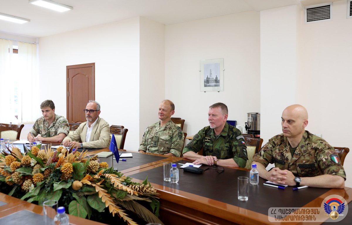 🇦🇲🤝🌐 On July 10, First Deputy Minister of Defence-Chief of the AF General Staff of #Armenia, Lt. Gen. Edward Asryan, met w/ Deputy Commander of #NATO Allied JFC Brunssum, Lt. Gen. John Mead. <a href="/NATOJFCBS/">NATO Allied Joint Force Command Brunssum - JFCBS</a> 

Bilateral cooperation issues were discussed.