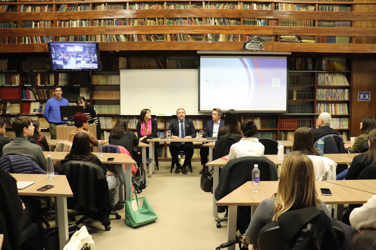 🇦🇷🤝🇧🇷 ¿Cómo fortalecer el vínculo estratégico entre Argentina y Brasil, en un mundo en transformación? 

Ese fue el eje central de la conferencia organizada por el Centro de Estrategias Internacionales de Gobiernos y Organizaciones - CIG,  con la participación de <a href="/MagarinosC/">Carlos Magarinos</a>
