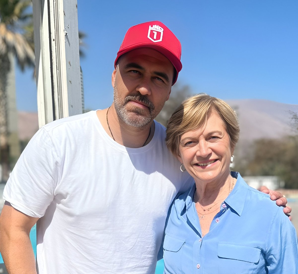 Chilindriny's tweet image. Cada día se unen más personas de todos los sectores a @evelynmatthei Simpatizante q ven en ella la única salida del país y la única escapatoria al comunismo! La elección sin ella en 2da vuelta, nos entregaría al desastre x rechazo a Kast. Por eso, bienvenidos a la responsabilidad