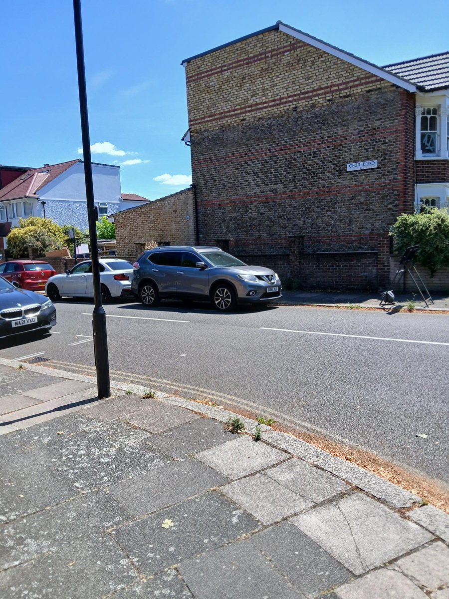 MPSNorthActon's tweet photo. Due to the very warm conditions, we also conducted welfare checks on our vulnerable residents. The hot weather will continue, so we kindly advise all our residents to be careful and stay hydrated.
#yourlocalmet https://t.co/kf3c3mlZkY