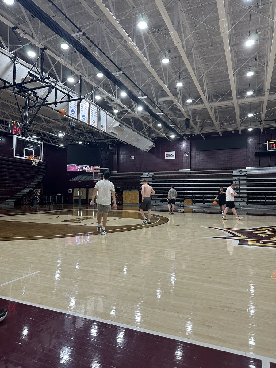 IonaManagers's tweet image. Our guys getting in the gym early. Only 4 months til the manager games season starts. The Northeast is quaking in fear. Who wants the work???? @FU_Managers @MountManagers @RutgersManagers @SHUMBB_Managers @manajays @uw_mbbmanagers @ManagerGames_ #fightthegoodfight