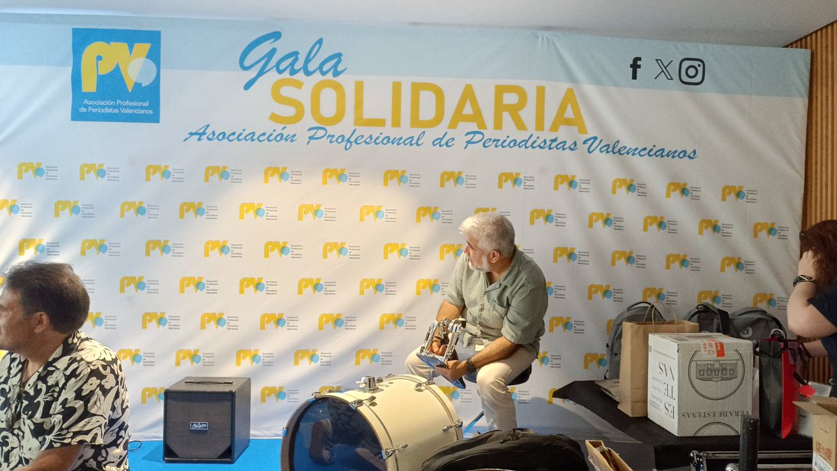 Héctor González (@hectogonz) on Twitter photo Últimos detalles para empezar la VIII Gala Solidaria de <a href="/_APPV_/">Asociación Profesional de Periodistas Valencianos</a>, que este año celebramos en apoyo de Síndrome Phelan-McDermid Últimos detalles para empezar la VIII Gala Solidaria de <a href="/_APPV_/">Asociación Profesional de Periodistas Valencianos</a>, que este año celebramos en apoyo de Síndrome Phelan-McDermid