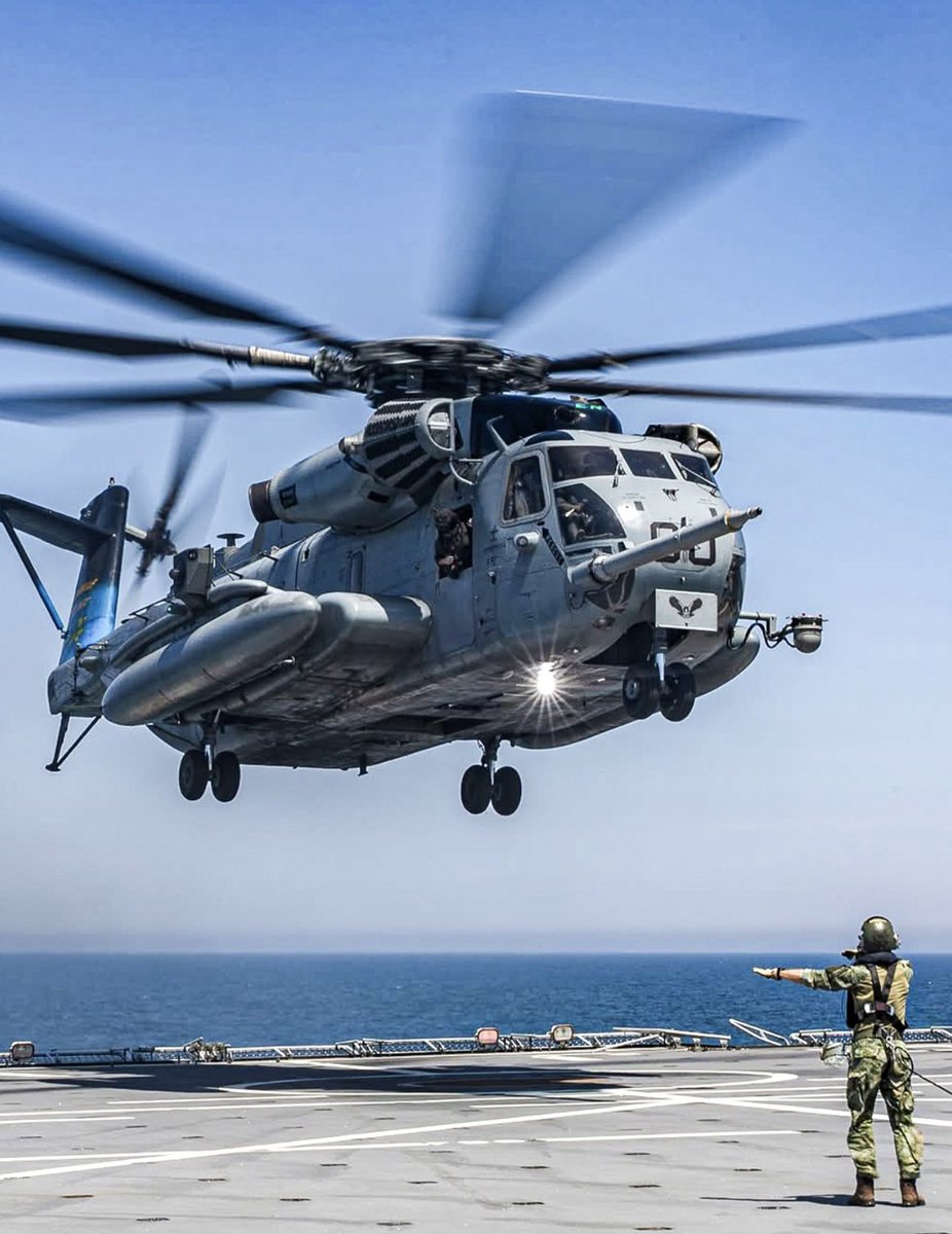ShayneB52's tweet image. Stunning photos of the USMC CH-53E I painted the tail for HMH-464 Condors landing on a Dutch ship HNLMS Johan de Witt posted by NATO. So damn cool! I also did the doghouse (roof) on this one. Amazing Marine aviators flying this beast. I paint mil aircraft 4 free to support our…