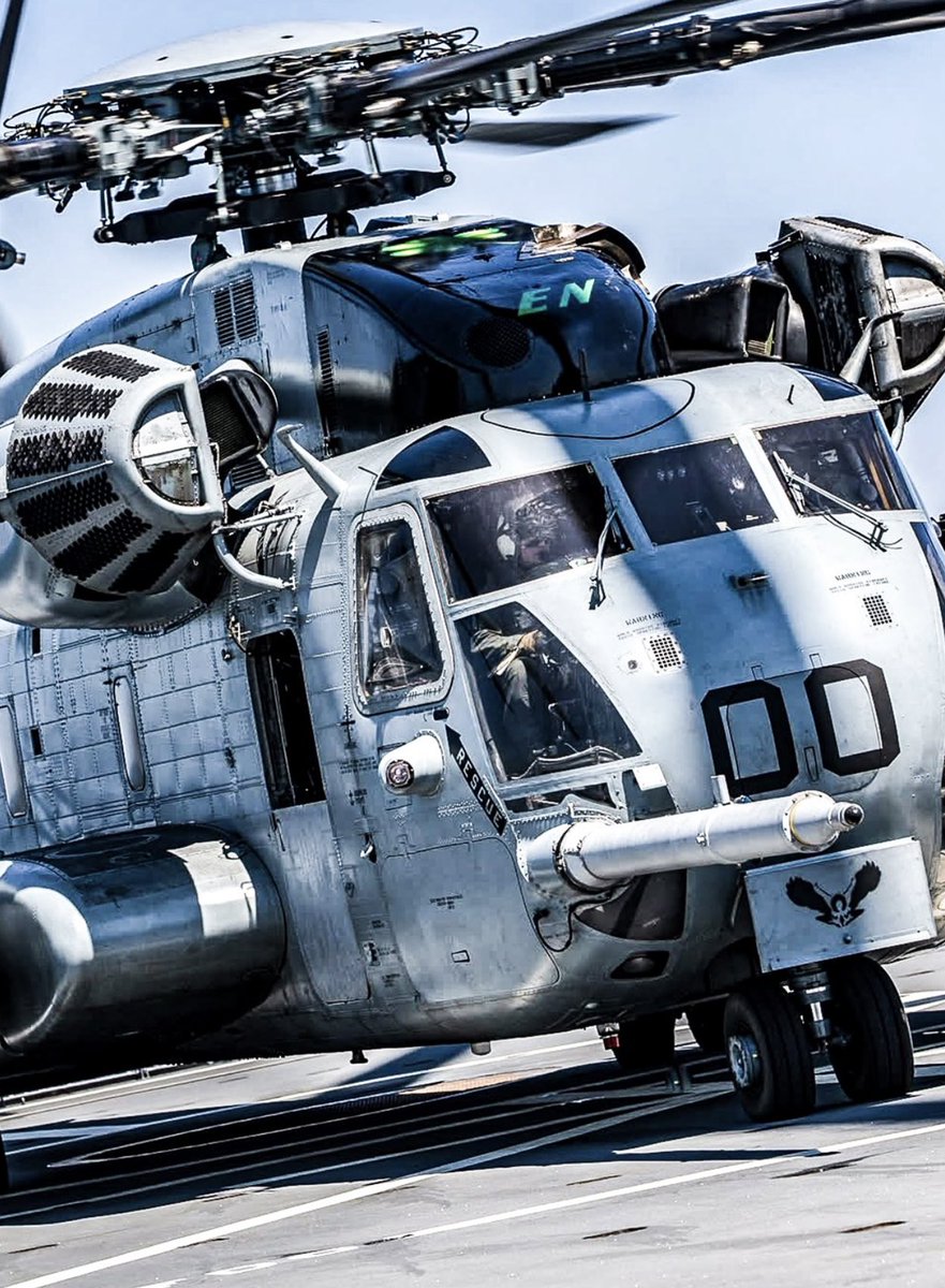 ShayneB52's tweet image. Stunning photos of the USMC CH-53E I painted the tail for HMH-464 Condors landing on a Dutch ship HNLMS Johan de Witt posted by NATO. So damn cool! I also did the doghouse (roof) on this one. Amazing Marine aviators flying this beast. I paint mil aircraft 4 free to support our…