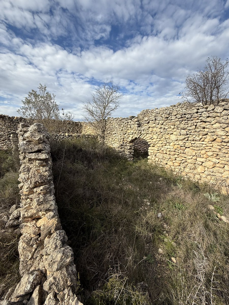 LlegendariVal's tweet image. La recerca de tresors és un dels motius èpics més estesos. Simbolitza el viatge iniciàtic, la lluita contra l'adversitat, l'esforç d'autorealització, el reconeixement públic i el benestar material. Totes les cultures tenen els seus tresors particulars, amagats, perduts o robats.…
