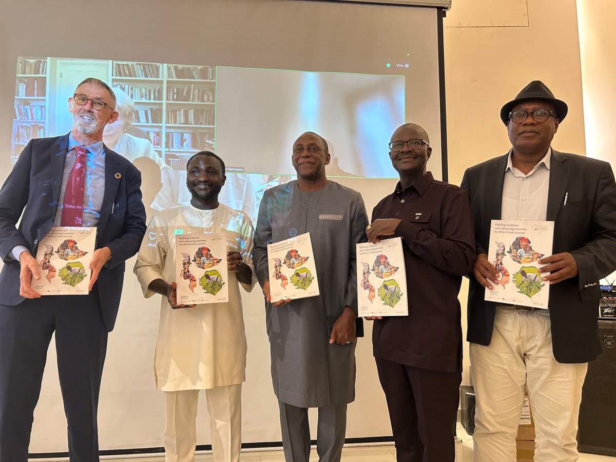 IrlEmbFreetown's tweet image. Today, in partnership with PI-CREF, and @hmkpaka we proudly launched the @Glo_PAN report Strengthening Resilience & Enhancing Nutrition in Africa’s Food Systems’. It provides tailored, actionable strategies for 🇸🇱 and is complementary to #FeedSalone #nutrition