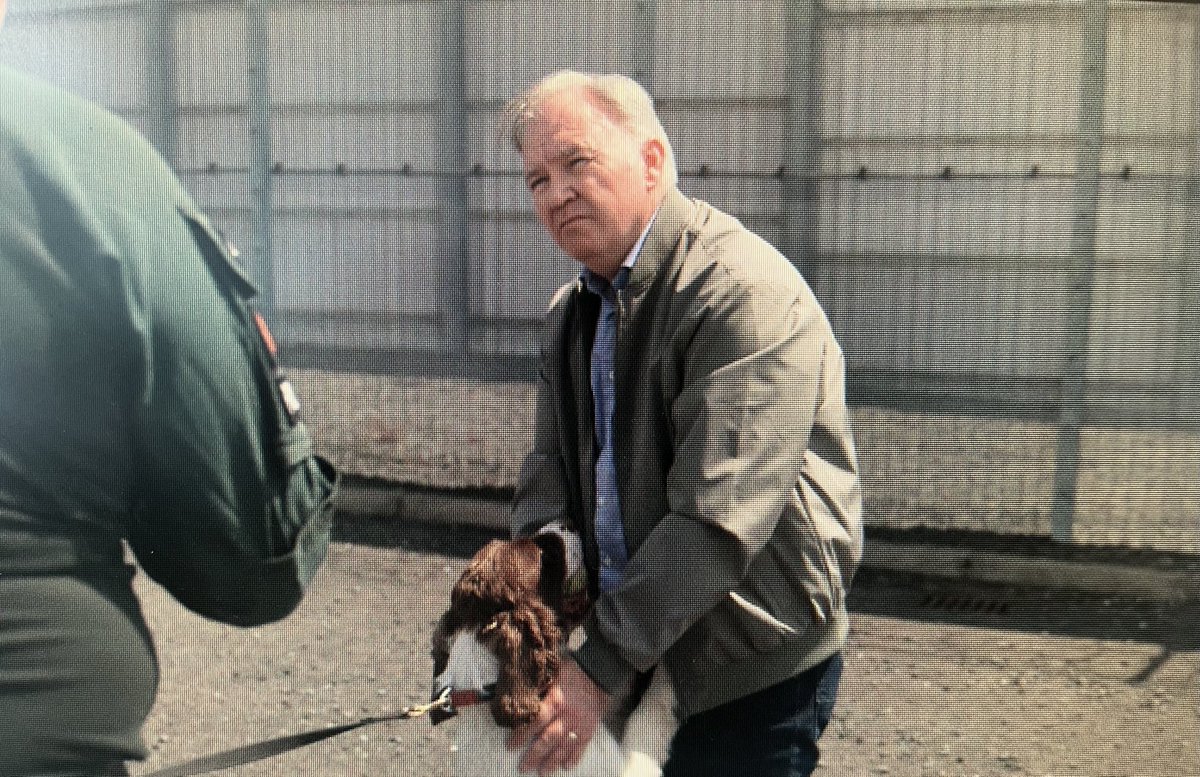 barrycummins12's tweet image. Meeting victim recovery dog Fern and PSNI handler Alan Ward for tonight’s report @RTE_PrimeTime @RTEOne re missing person searches. Fern helped search that found Tina Satchwell- @gardainfo doesn’t have own cadaver dog. 940 people missing in Ireland tonight