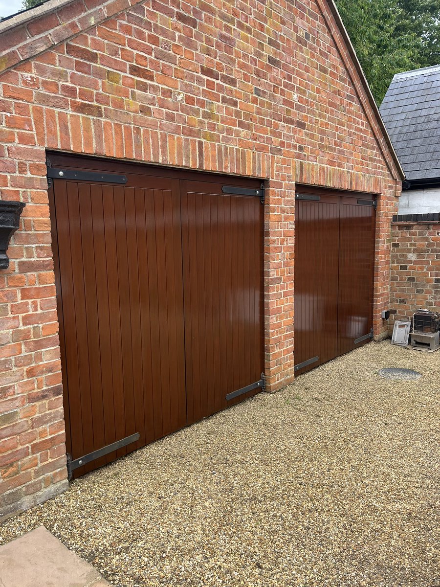 jpplastering_'s tweet photo. Completed today. External decoration of all windows and doors. https://t.co/uDILwzxFpN