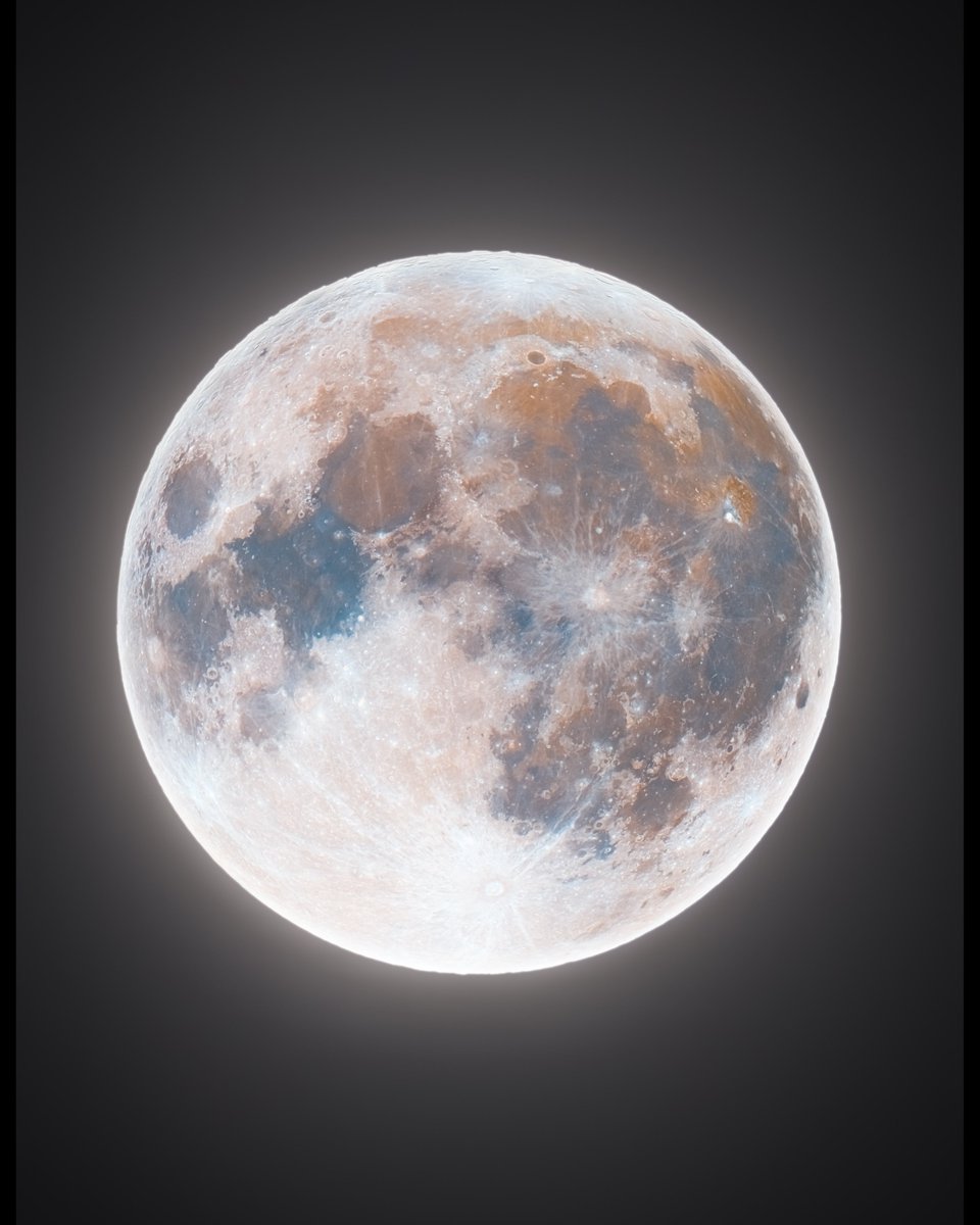 Hoy es Luna Llena 🌕
Eso significa que el Sol y la Luna están en signos opuestos.
El Sol está en Cáncer ♋ y la Luna en Capricornio ♑.
Pero ¿qué significa realmente esto a nivel energético y simbólico? Vamos por partes 🧵