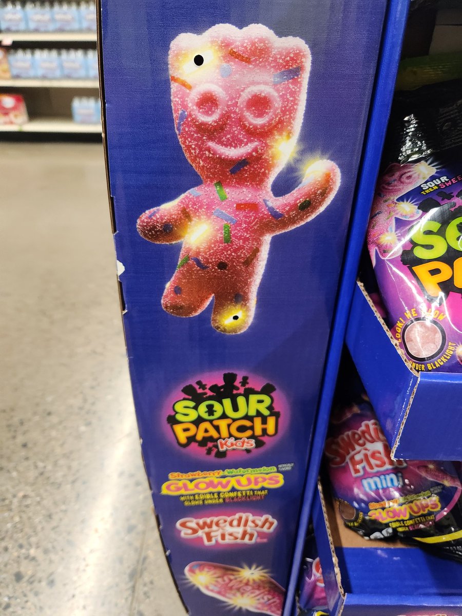 EricRawsonPhD's tweet image. Mom, will you buy me Sour Patch Kids Glow Ups with edible confetti that glow under blacklight?
This is for you @Wendi_Irlbeck 😀